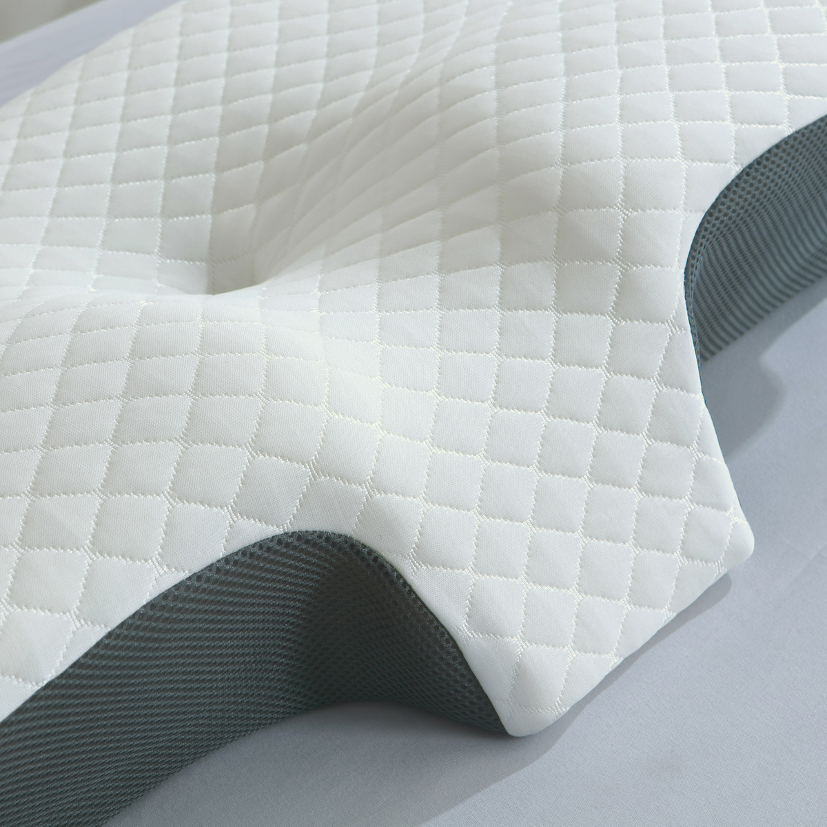Ergonomic Cervical Pillow – Wake Up Without the Neck Ache