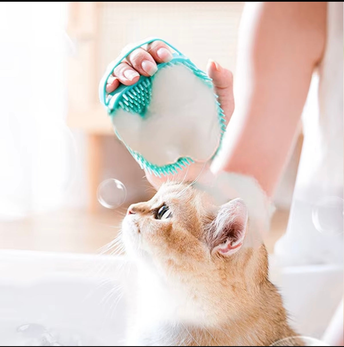 Silicone Pet Bath Brush – Scrub, Massage & Shine for Dogs & Cats